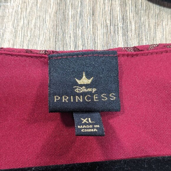 Burgundy Red Lace Long Ruffle Sleeve Cottagecore
Winter looks - Picture 3 of 8